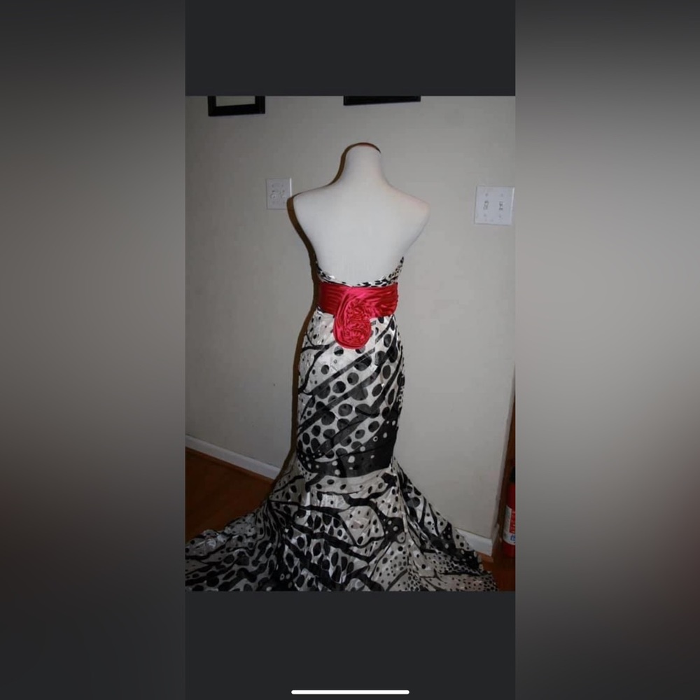 Very pretty formal dress